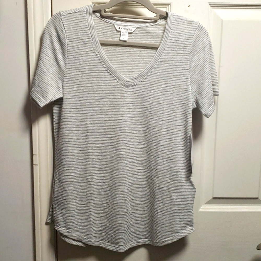 Athleta v-neck short sleeve shirt